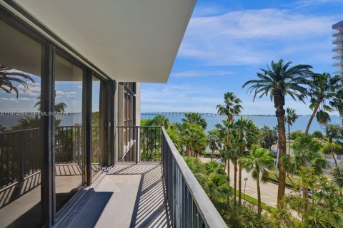 Кондоминиум с 2 спальнями в Майами, Флорида № 2036593