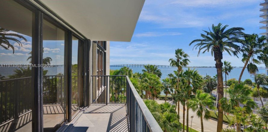 Кондоминиум с 2 спальнями в Майами, Флорида № 2036593