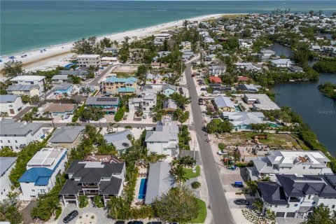 House in Anna Maria, Florida 3 bedrooms, 156.08 sq.m. № 2203563 - photo 30