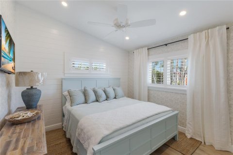 House in Anna Maria, Florida 3 bedrooms, 156.08 sq.m. № 2203563 - photo 16
