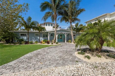 House in Anna Maria, Florida 3 bedrooms, 156.08 sq.m. № 2203563 - photo 2