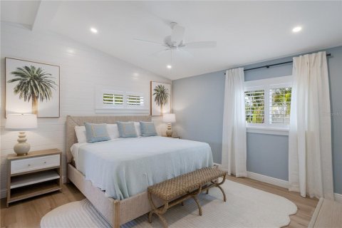 House in Anna Maria, Florida 3 bedrooms, 156.08 sq.m. № 2203563 - photo 12