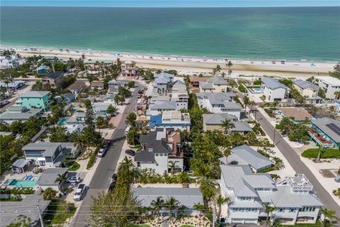 House in Anna Maria, Florida 3 bedrooms, 156.08 sq.m. № 2203563 - photo 27