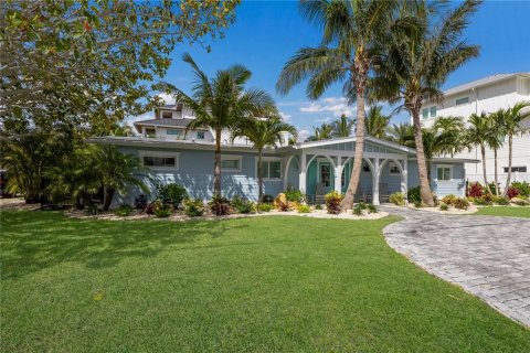 House in Anna Maria, Florida 3 bedrooms, 156.08 sq.m. № 2203563