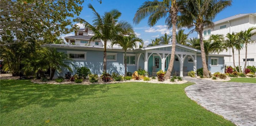 House in Anna Maria, Florida 3 bedrooms, 156.08 sq.m. № 2203563
