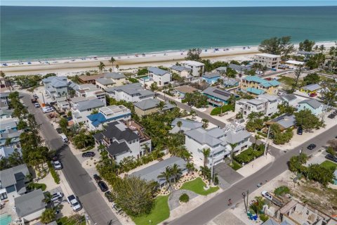 House in Anna Maria, Florida 3 bedrooms, 156.08 sq.m. № 2203563 - photo 28