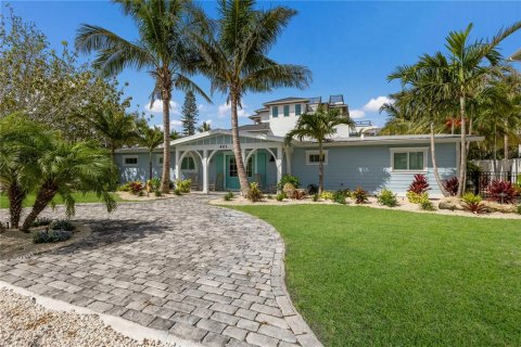 House in Anna Maria, Florida 3 bedrooms, 156.08 sq.m. № 2203563 - photo 3