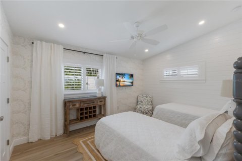 House in Anna Maria, Florida 3 bedrooms, 156.08 sq.m. № 2203563 - photo 17
