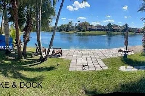 Villa ou maison à vendre à Homestead, Floride: 4 chambres, 209.96 m2 № 1895247 - photo 1