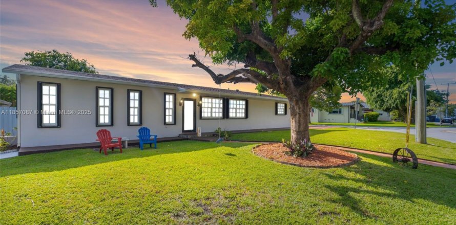 Villa ou maison à Doral, Floride 4 chambres, 162.39 m2 № 1890048