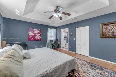 House in Cutler Bay, Florida 4 bedrooms, 172.98 sq.m. № 2012326 - photo 19