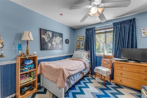 House in Cutler Bay, Florida 4 bedrooms, 172.98 sq.m. № 2012326 - photo 22