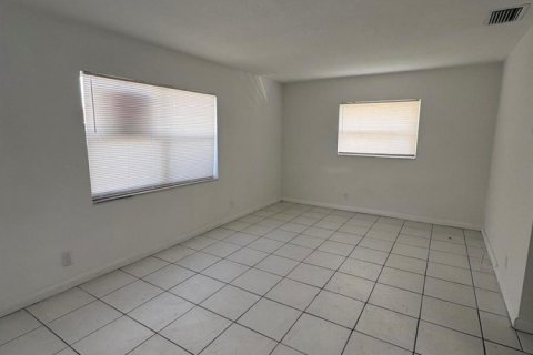 Apartamento en alquiler en Lauderdale Lakes, Florida, 1 dormitorio, 74.32 m2 № 2077590 - foto 3