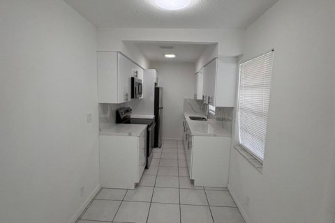Apartamento en alquiler en Lauderdale Lakes, Florida, 1 dormitorio, 74.32 m2 № 2077590 - foto 4