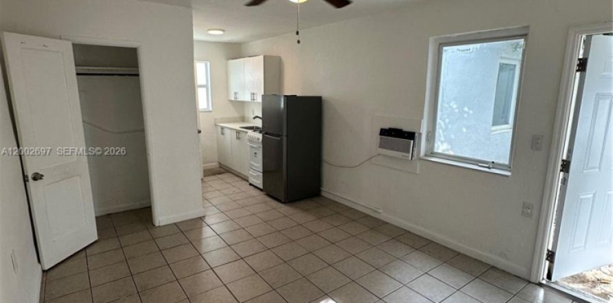 Studio in Miami, Florida № 2067983