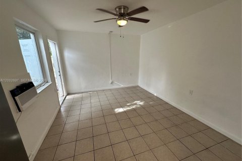 Apartment in Miami, Florida 400.97 sq.m. № 2067983 - photo 5