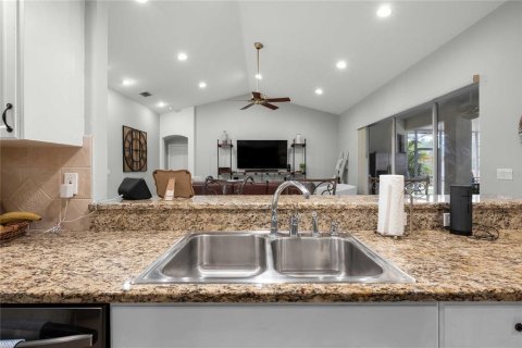 Casa en venta en Dade City, Florida, 4 dormitorios, 290.23 m2 № 1904079 - foto 24
