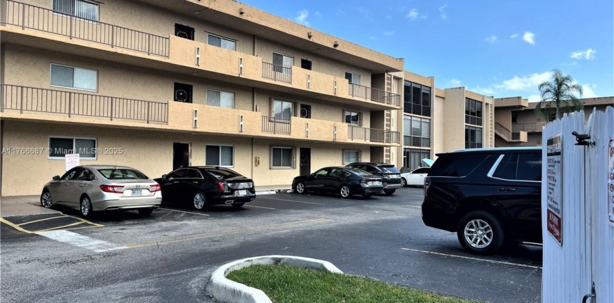 Condo in Miami, Florida, 2 bedrooms  № 1699807