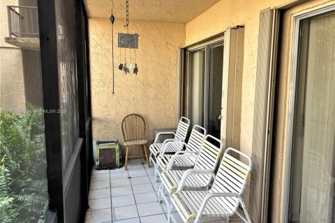 Condo in Miami, Florida, 2 bedrooms  № 1699807 - photo 11