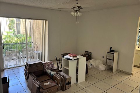 Condo in Miami, Florida, 2 bedrooms  № 1699807 - photo 9