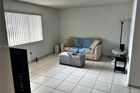 Condo in Miami, Florida, 2 bedrooms  № 1699807 - photo 5