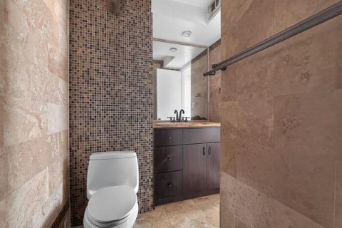 Condo in Miami Beach, Florida, 2 bedrooms  № 2241944 - photo 19