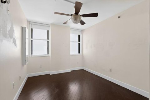 Condo in Miami Beach, Florida, 2 bedrooms  № 2241944 - photo 13