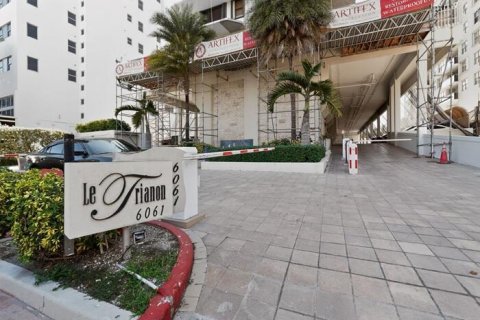 Condo in Miami Beach, Florida, 2 bedrooms  № 2241944 - photo 2