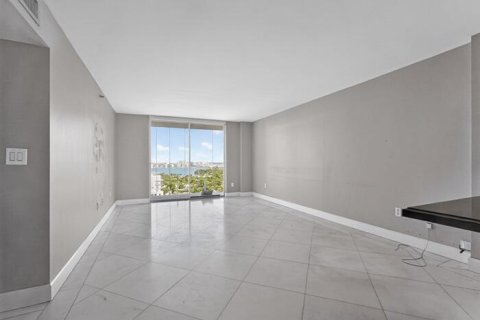 Condo in Miami Beach, Florida, 2 bedrooms  № 2241944 - photo 3