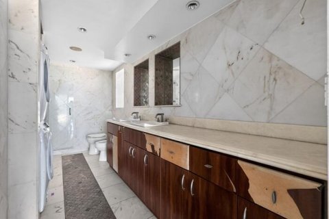 Condo in Miami Beach, Florida, 2 bedrooms  № 2241944 - photo 20