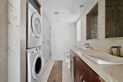 Condo in Miami Beach, Florida, 2 bedrooms  № 2241944 - photo 18