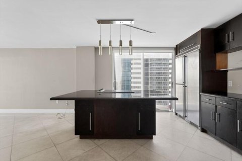 Condo in Miami Beach, Florida, 2 bedrooms  № 2241944 - photo 9