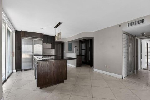 Condo in Miami Beach, Florida, 2 bedrooms  № 2241944 - photo 7