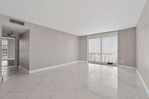 Condo in Miami Beach, Florida, 2 bedrooms  № 2241944 - photo 4
