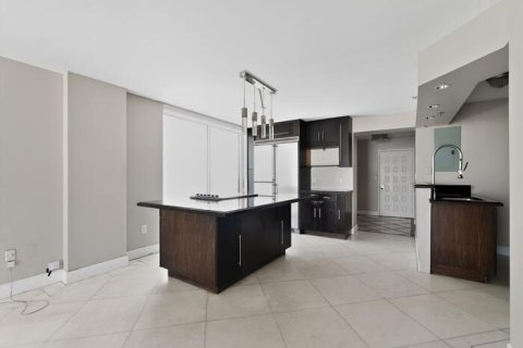 Condo in Miami Beach, Florida, 2 bedrooms  № 2241944 - photo 8