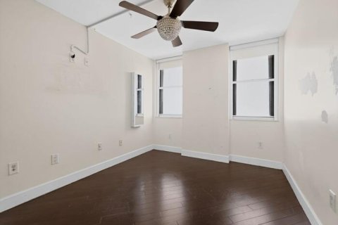 Condo in Miami Beach, Florida, 2 bedrooms  № 2241944 - photo 14