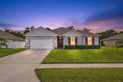 Casa en DeLand, Florida 4 dormitorios, 215.44 m2 № 2375448