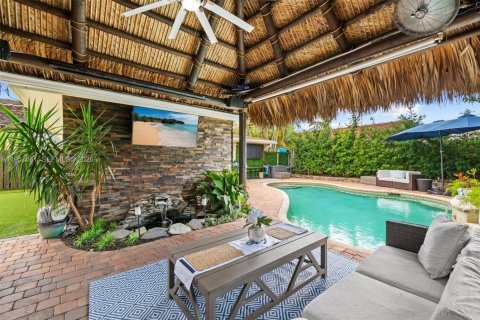 House in Pompano Beach, Florida 2 bedrooms, 122.45 sq.m. № 2011127 - photo 19