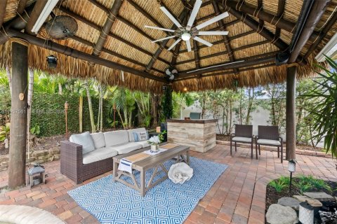 House in Pompano Beach, Florida 2 bedrooms, 122.45 sq.m. № 2011127 - photo 17