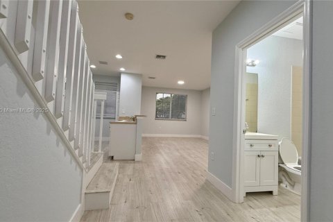 Touwnhouse à vendre à North Lauderdale, Floride: 3 chambres, 118.91 m2 № 1945284 - photo 2