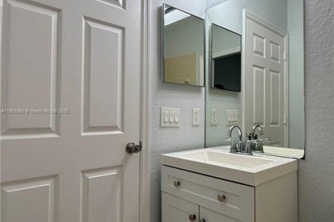 Touwnhouse à vendre à North Lauderdale, Floride: 3 chambres, 118.91 m2 № 1945284 - photo 9
