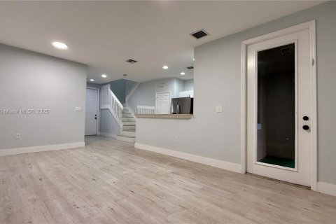 Touwnhouse à vendre à North Lauderdale, Floride: 3 chambres, 118.91 m2 № 1945284 - photo 12