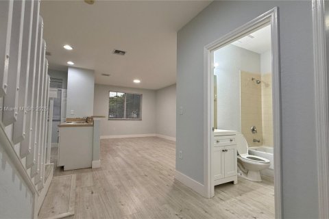 Touwnhouse à vendre à North Lauderdale, Floride: 3 chambres, 118.91 m2 № 1945284 - photo 3