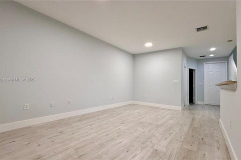 Touwnhouse à vendre à North Lauderdale, Floride: 3 chambres, 118.91 m2 № 1945284 - photo 13