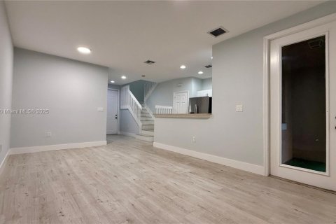 Touwnhouse à vendre à North Lauderdale, Floride: 3 chambres, 118.91 m2 № 1945284 - photo 11
