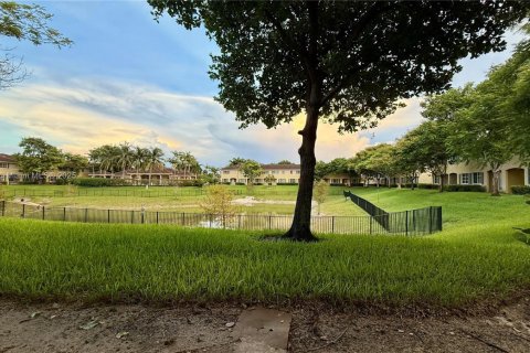 Touwnhouse à vendre à North Lauderdale, Floride: 3 chambres, 118.91 m2 № 1945284 - photo 17