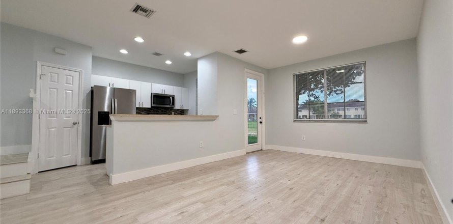 Touwnhouse à North Lauderdale, Floride 3 chambres, 118.91 m2 № 1945284