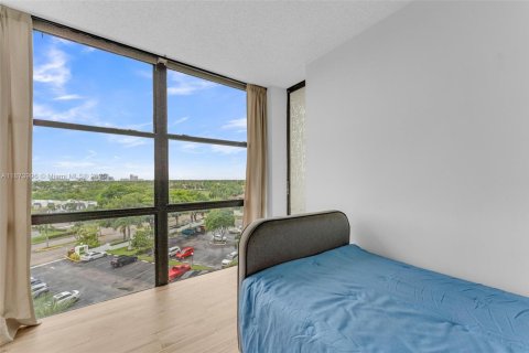 Condo in Hallandale Beach, Florida, 2 bedrooms  № 1924531 - photo 20
