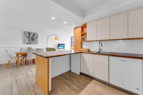 Condo in Hallandale Beach, Florida, 2 bedrooms  № 1924531 - photo 23
