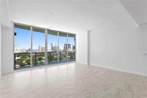 Condo in Saint Petersburg, Florida, 2 bedrooms  № 1907948 - photo 17